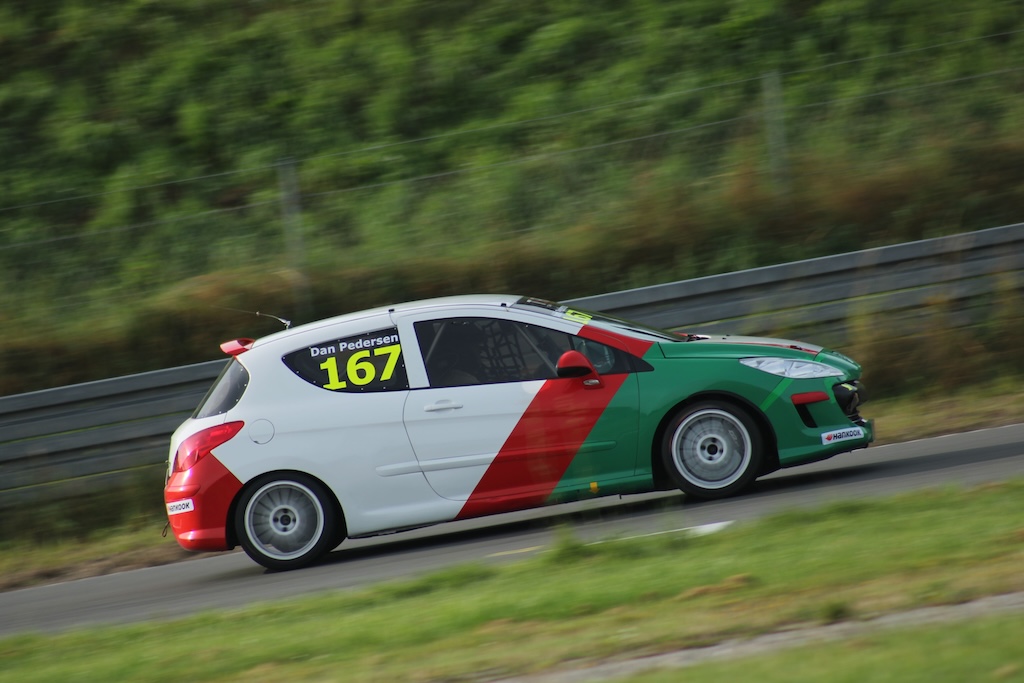 Dan Pedersen var hoppet ombord sin Peugeot 308 denne weekend, mens Volvo’en tog en friweekend derhjemme. Den dukker måske op igen senere på året.
(Foto: JJ Media)